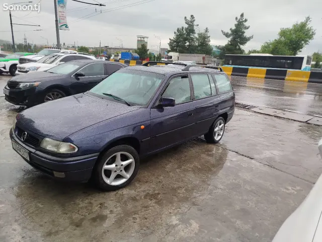 Opel Astra F 1995 · 1.6 MT