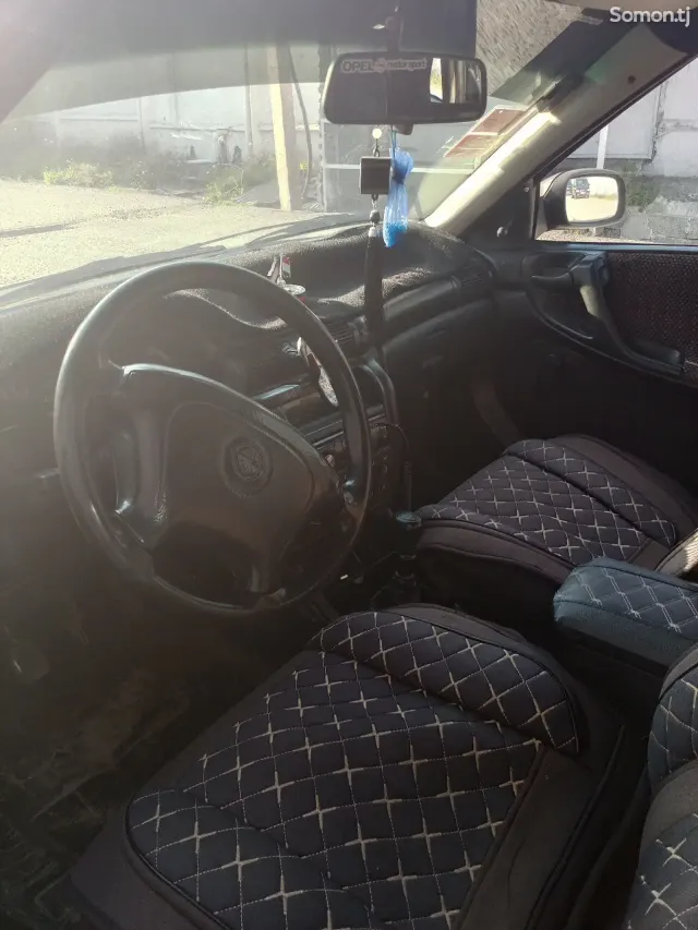 Opel Astra F 1994 · 1.6 MT