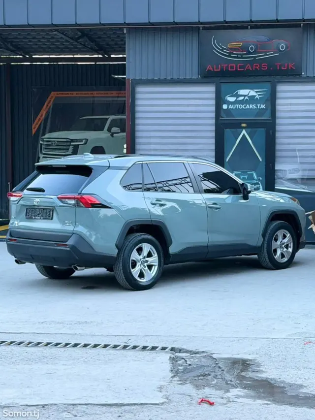 Toyota RAV 4 2020 · 2.5 AT