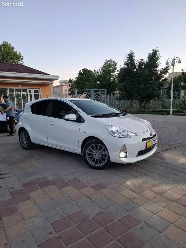 Toyota Aqua 2014 · 1.5 AT