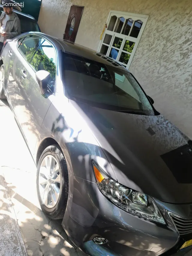 Lexus ES series 2015 · 2.5 AT
