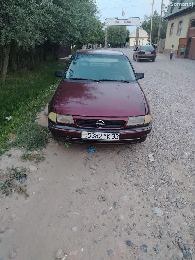 Opel Astra F 1993 · 1.7 MT