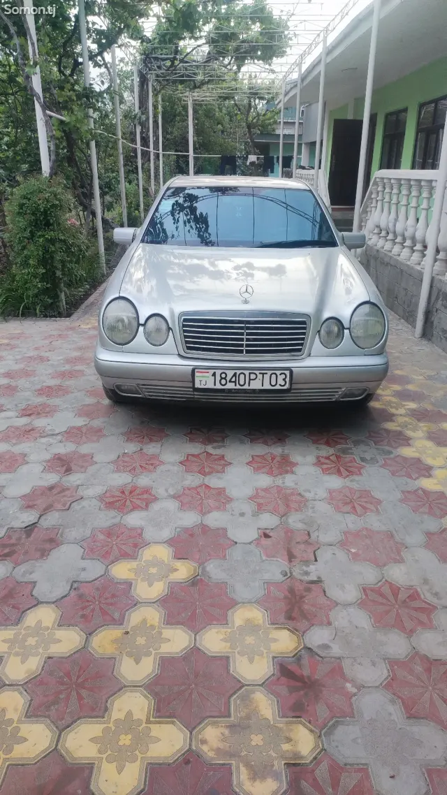 Mercedes-Benz E class 1997 · 2.2 AT
