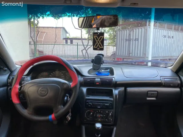 Opel Astra F 1995 · 1.6 MT