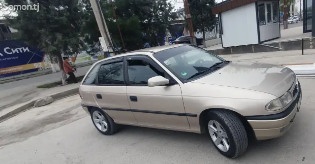 Opel Astra F 1997 · 1.6 MT