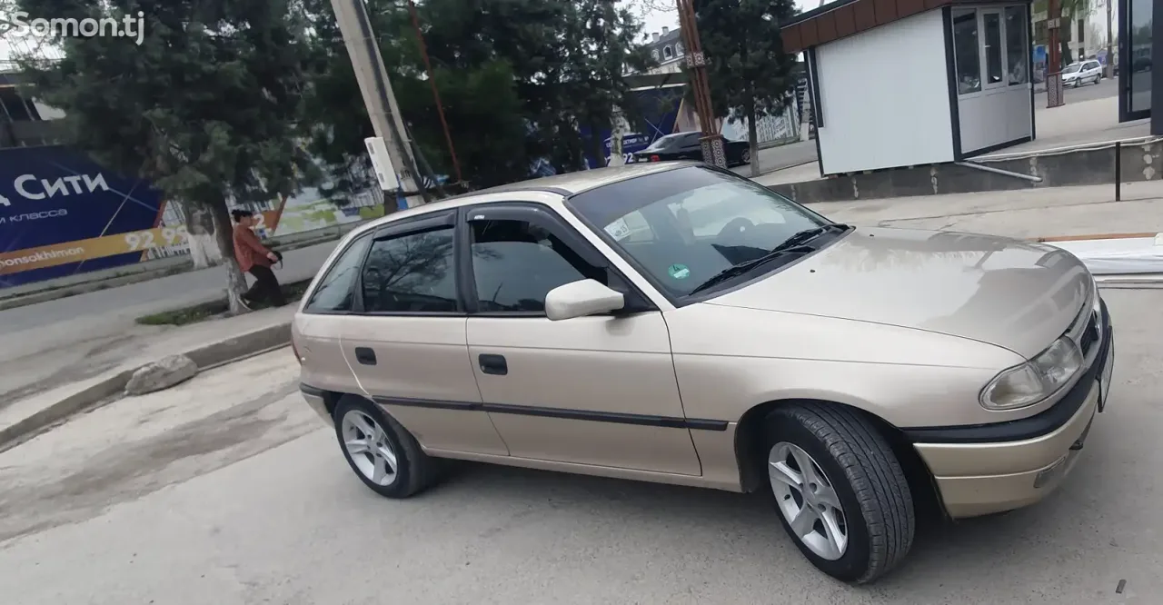 Opel Astra F 1997 · 1.6 MT