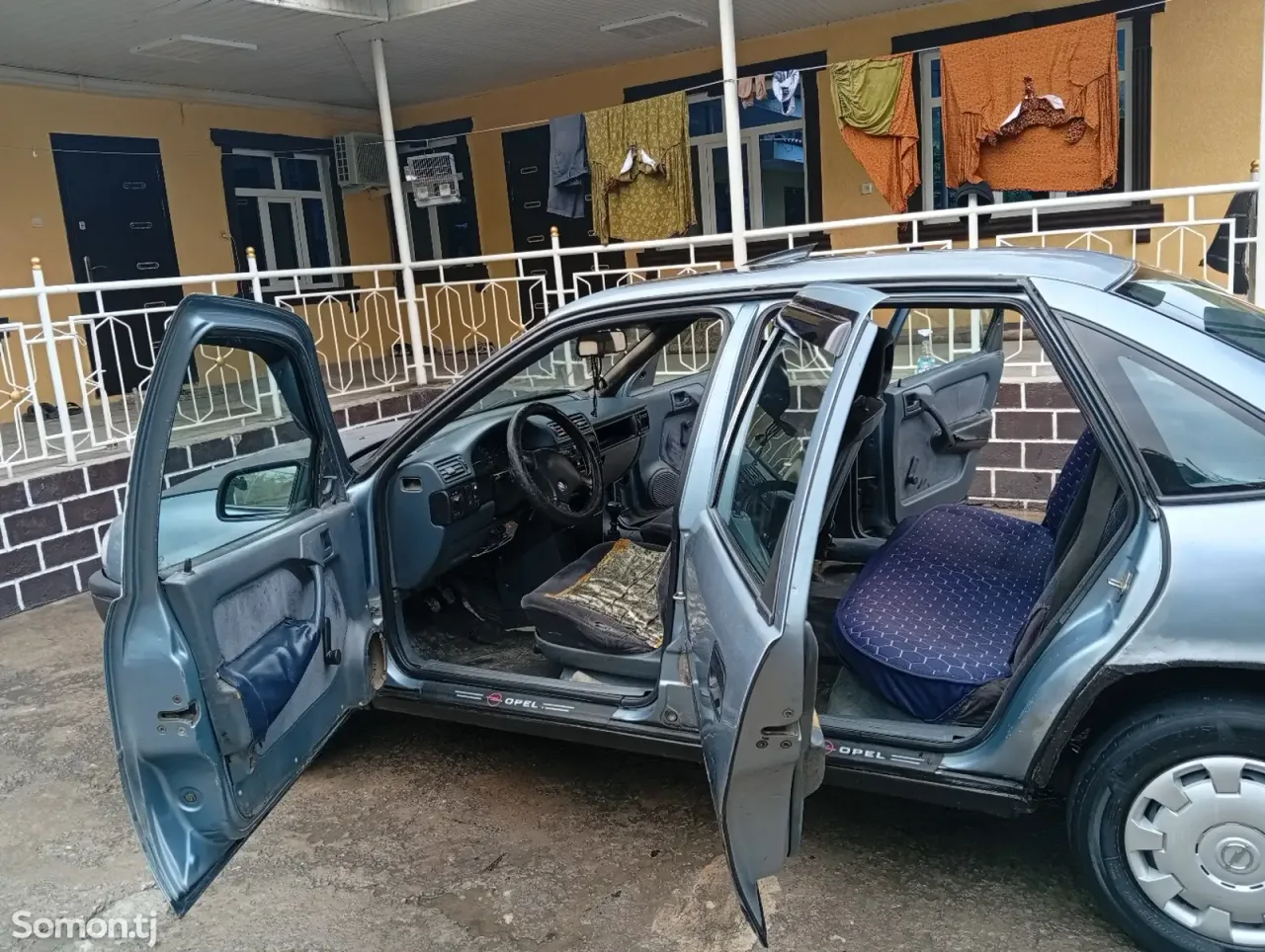 Opel Vectra A 1992 · 1.6 MT