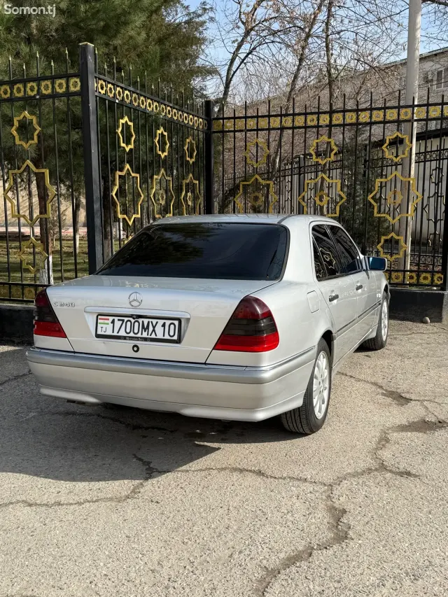 Mercedes-Benz C class 2000 · 2.4 AT
