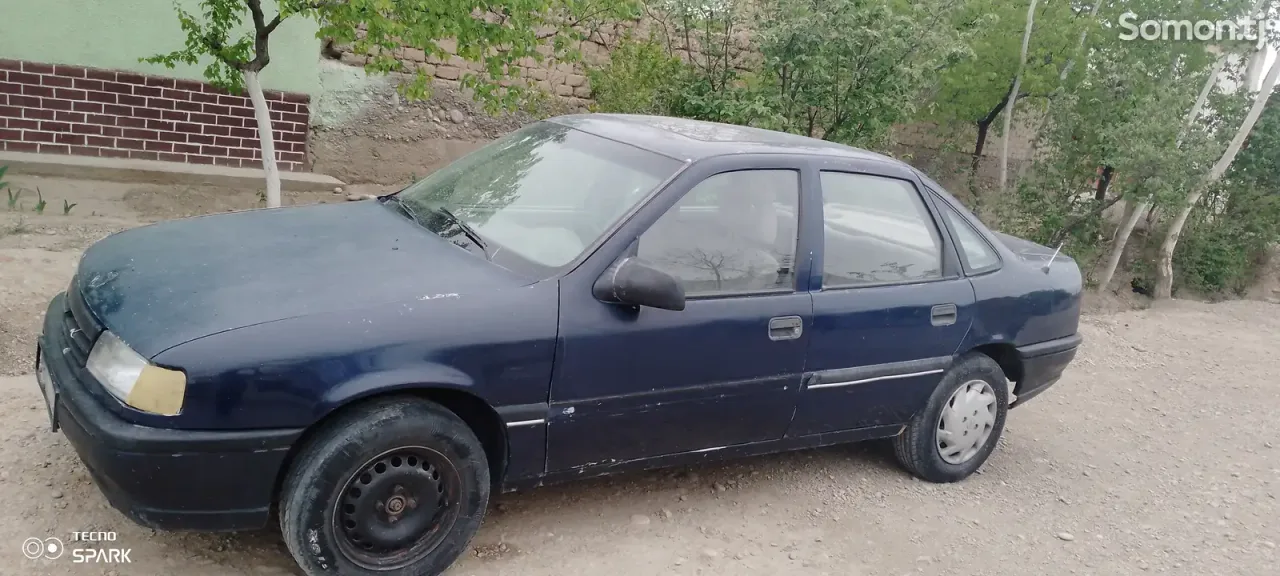 Opel Vectra A 1989 · 1.6 MT