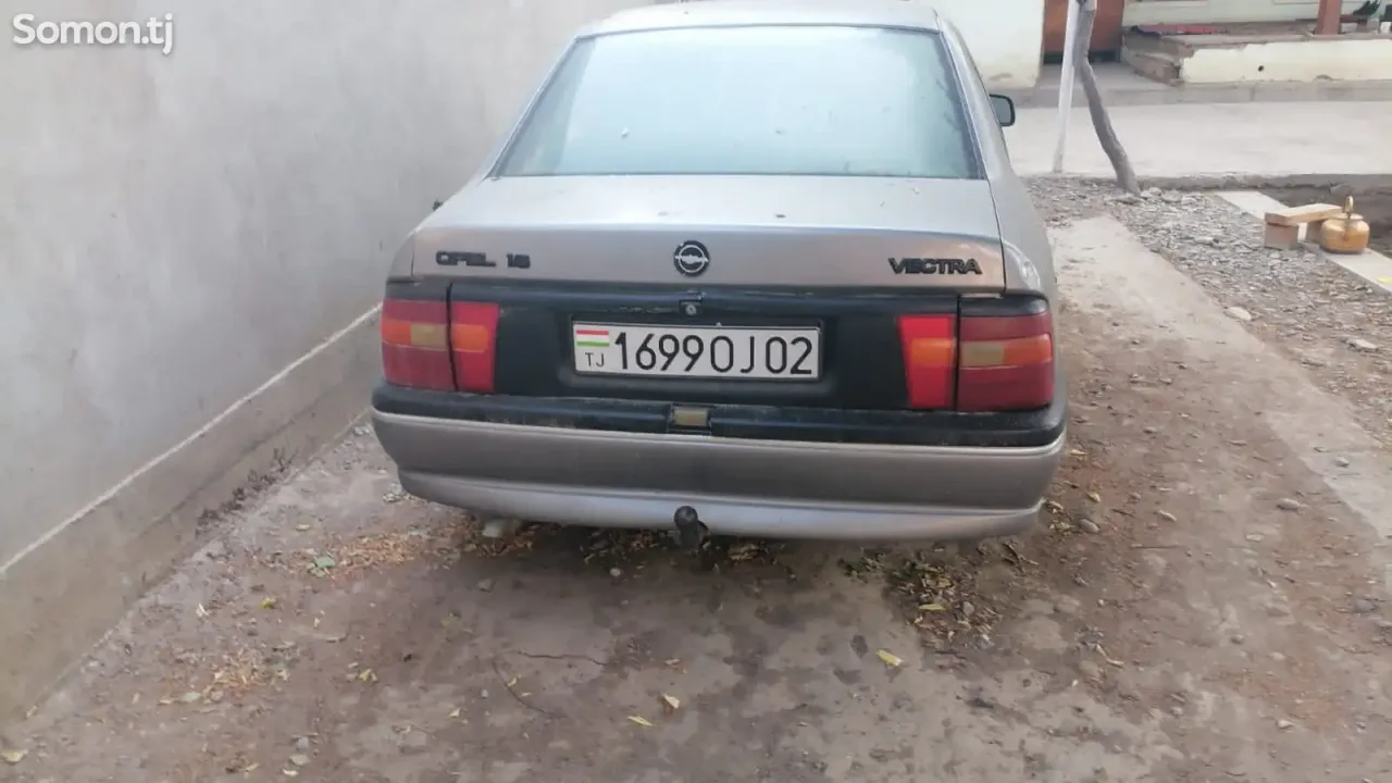 Opel Vectra A 1993 · 1.6 MT