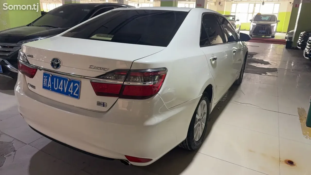 Toyota Camry 2015 · 2.5 AT