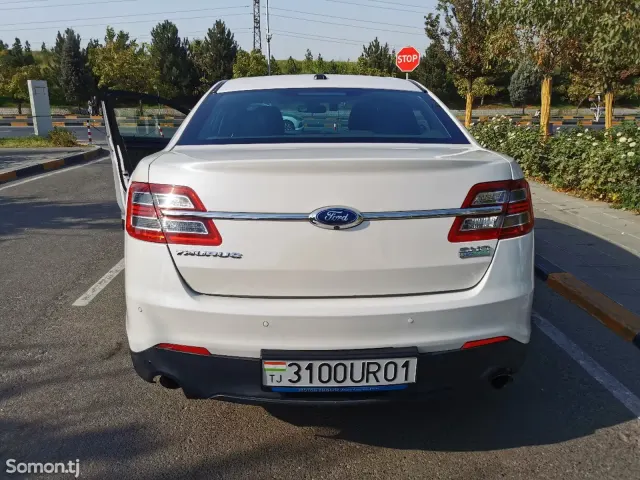 Ford Taurus 2017 · 3.5 AT
