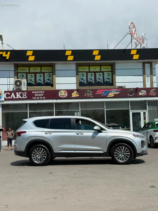 Hyundai Santa Fe 2019 · 2.4 AT