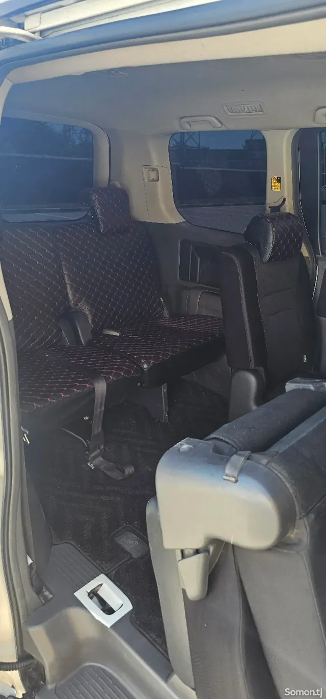 Toyota Voxy 2009 · 2.0 AT
