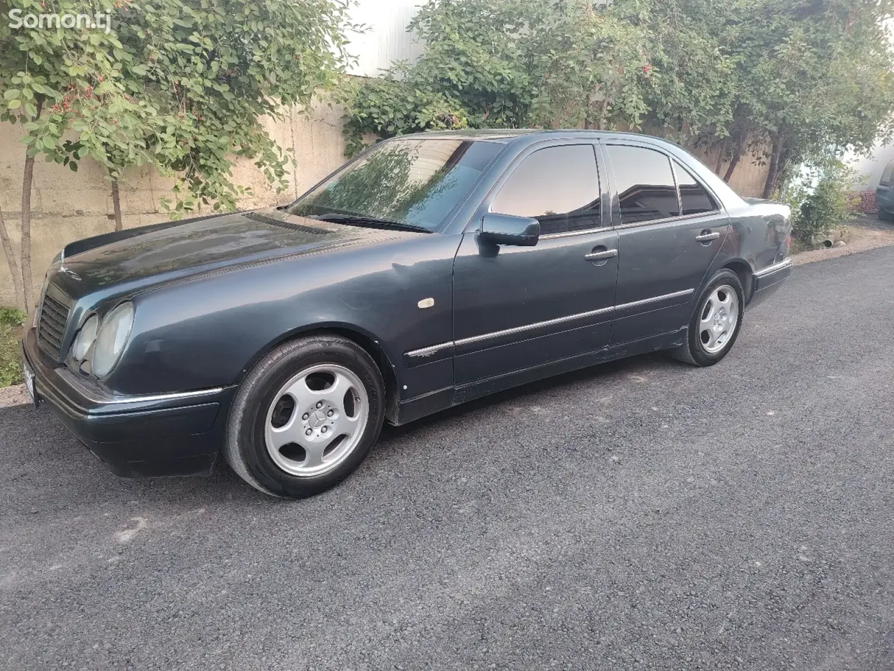 Mercedes-Benz E class 1996 · 2.3 AT