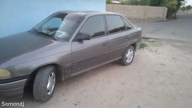 Opel Astra F 1994 · 1.6 MT