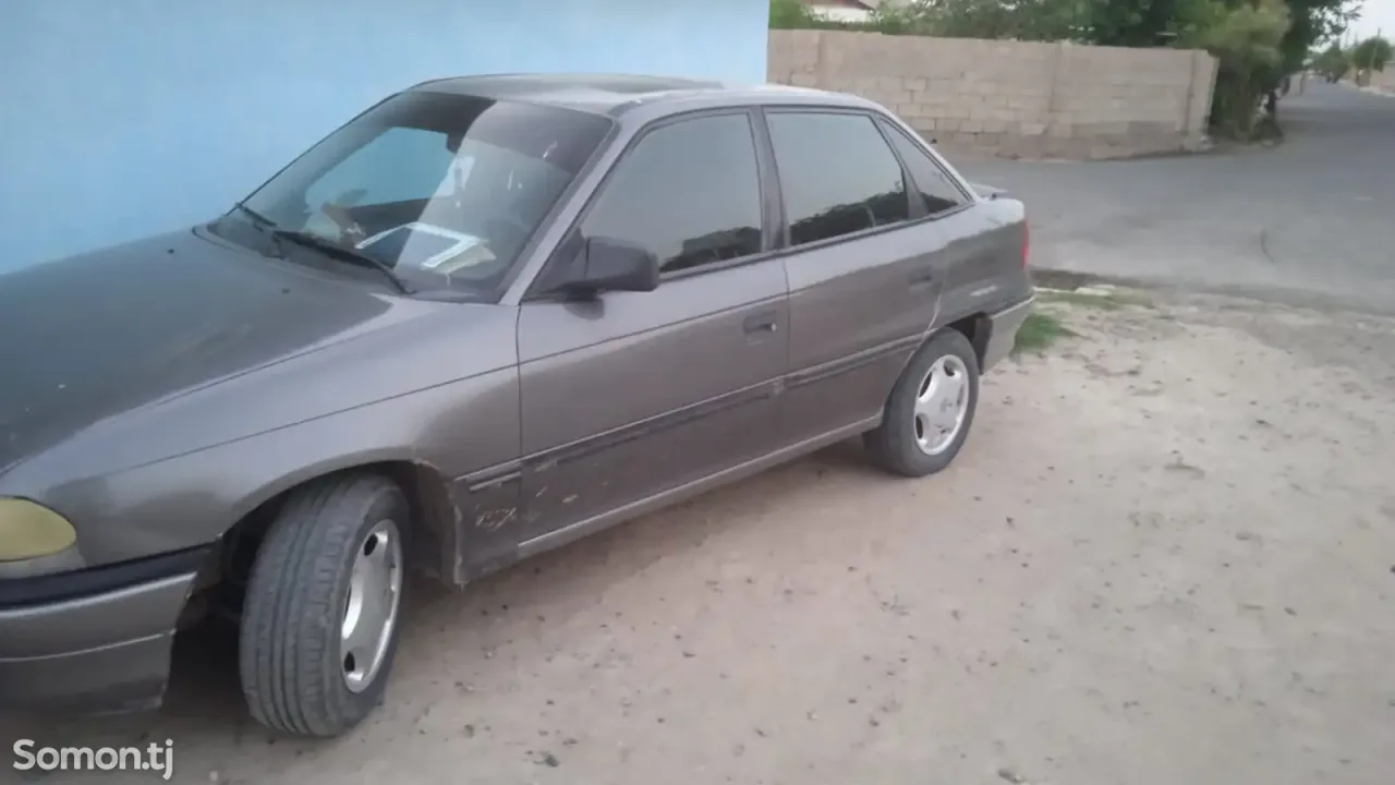 Opel Astra F 1994 · 1.6 MT