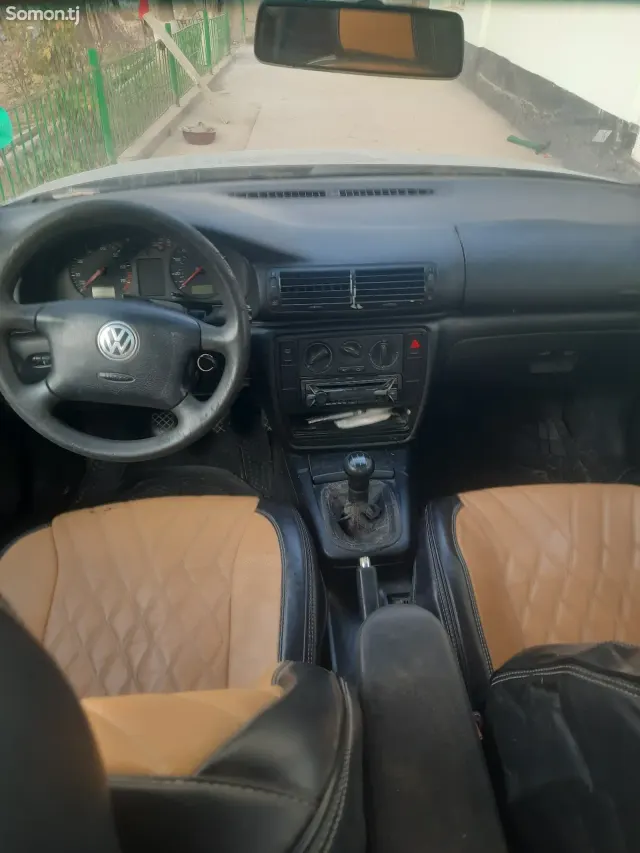 Volkswagen Passat 1997 · 1.8 MT