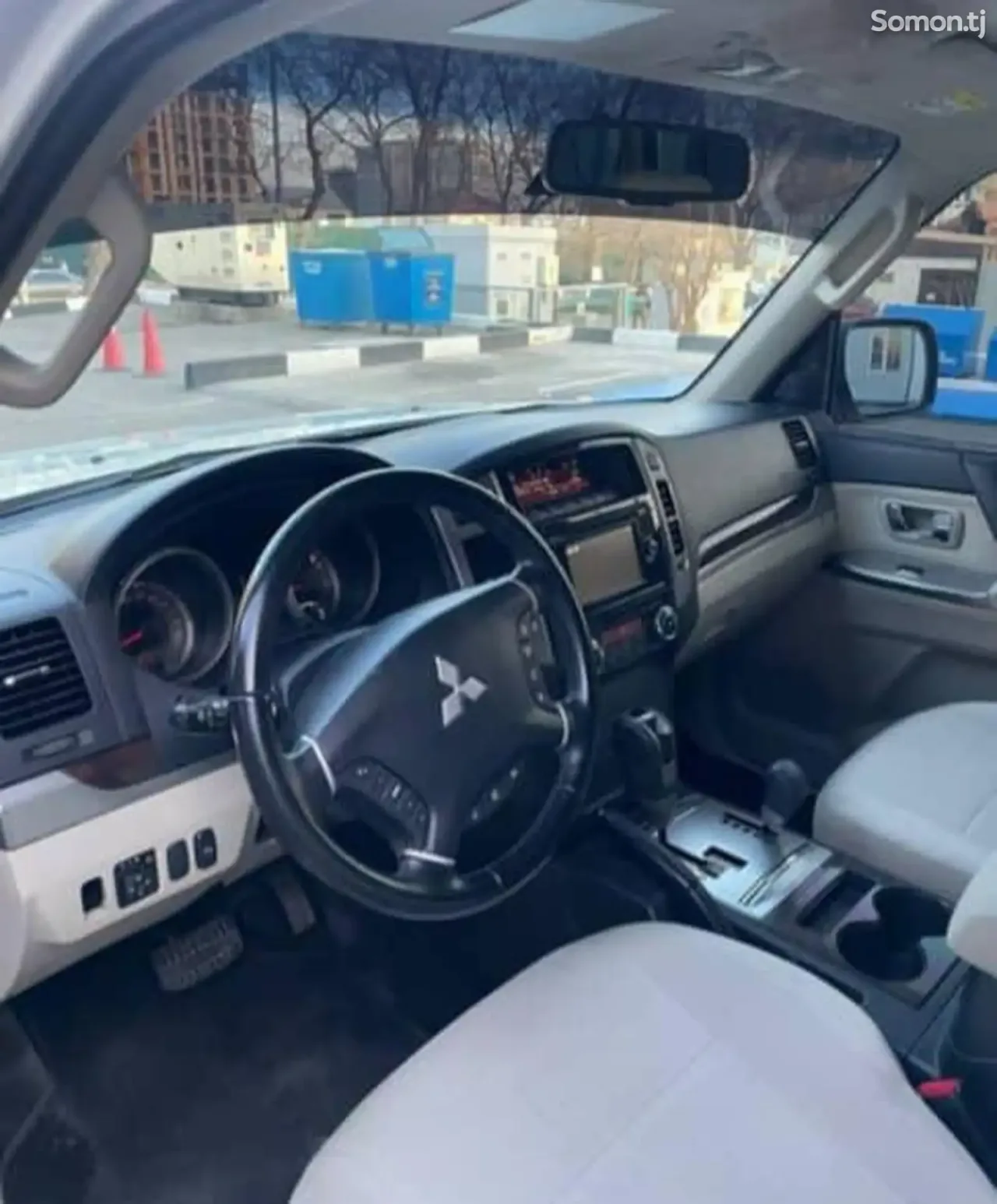Mitsubishi Pajero 2016 · 3.2 AT