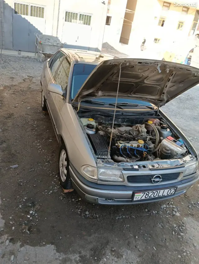 Opel Astra F 1996 · 1.6 AT