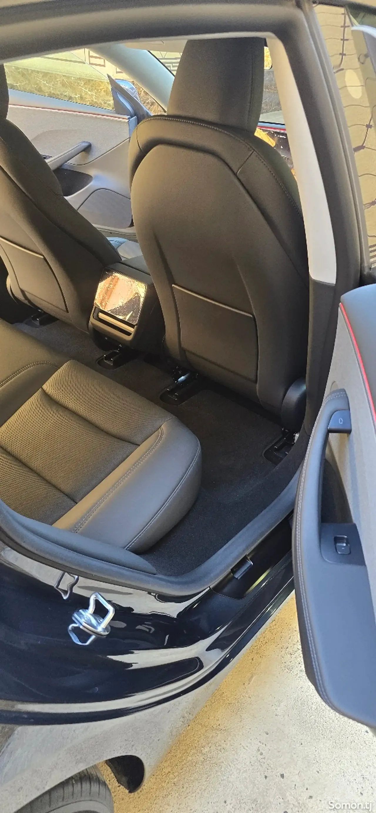 Tesla Model 3 2025 · AT