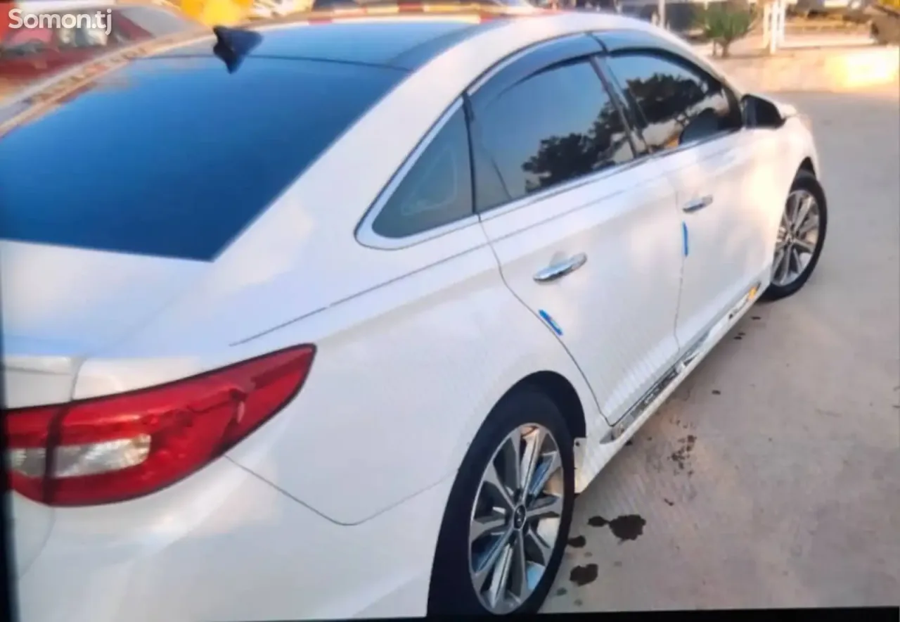 Hyundai Sonata 2016 · 2.4 AT