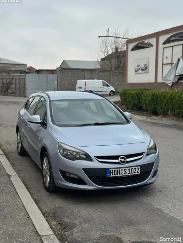 Opel Astra J 2014 · 1.4 MT