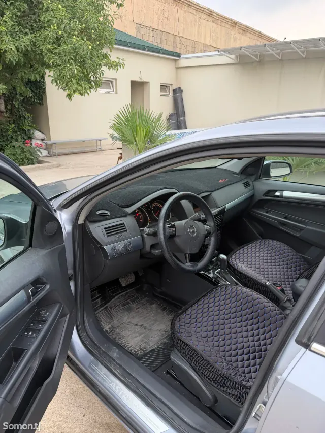 Opel Astra H 2007 · 1.8 AT