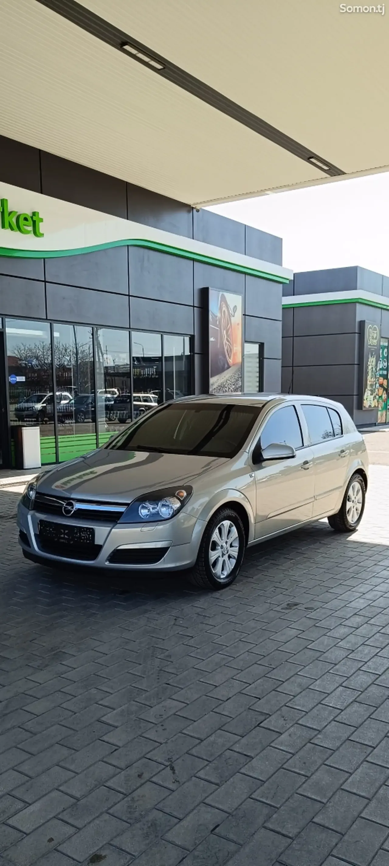Opel Astra H 2006 · 1.6 MT
