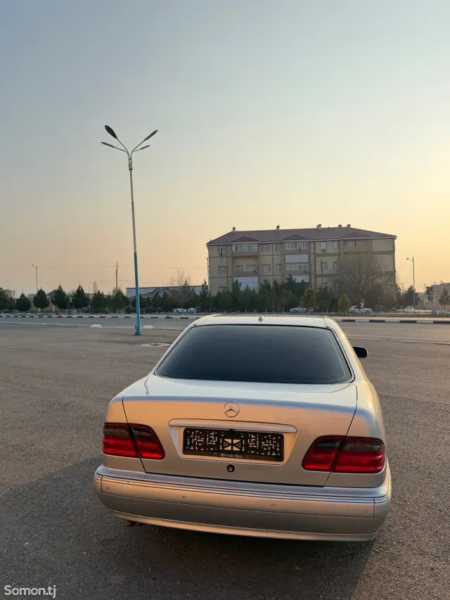 Mercedes-Benz E class 2000 · 3.2 AT