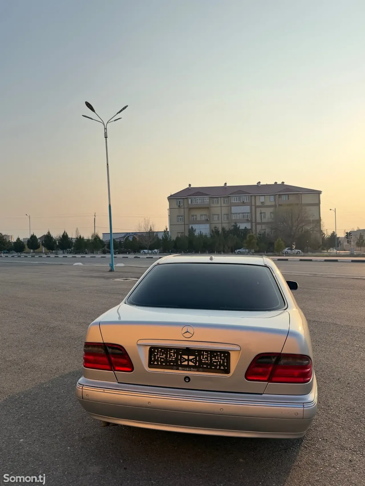 Mercedes-Benz E class 2000 · 3.2 AT