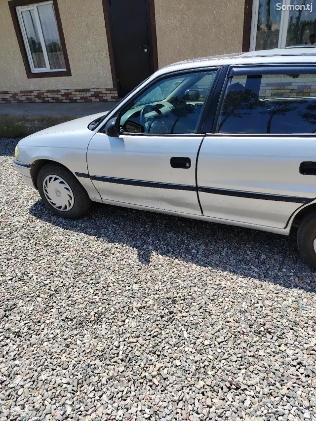 Opel Astra F 1994 · 1.6 MT