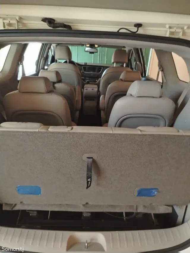 Kia Carnival 2015 · 2.2 AT