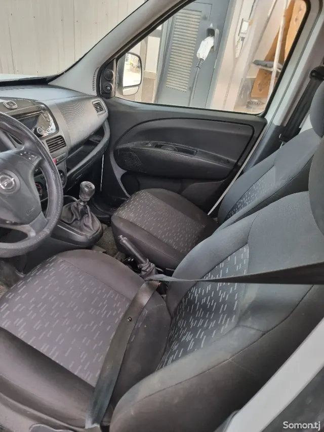 Opel Combo 2017 · 1.4 MT