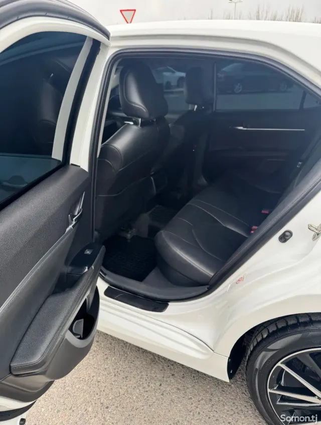 Toyota Camry 2019 · 2.5 AT