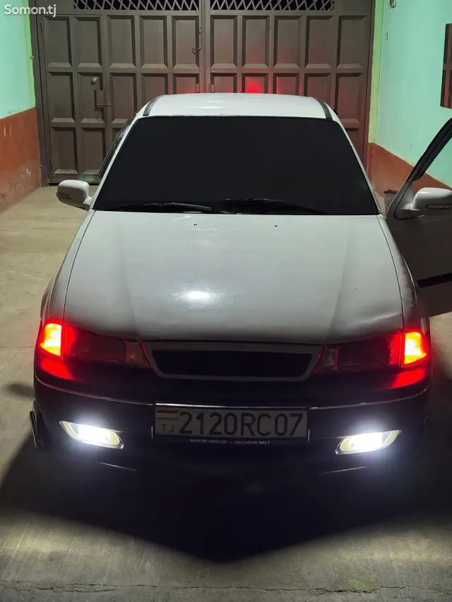 Daewoo Nexia 1995 · 1.5 MT