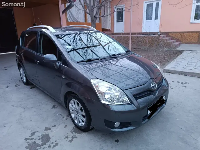 Toyota Corolla Verso 2009 · 2.2 MT