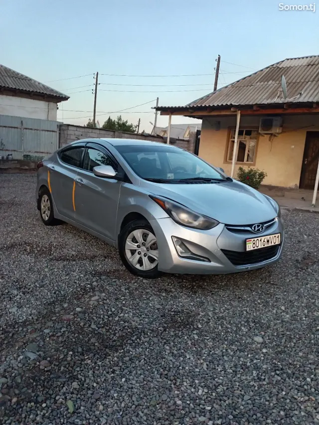 Hyundai Elantra 2016 · 1.8 AT