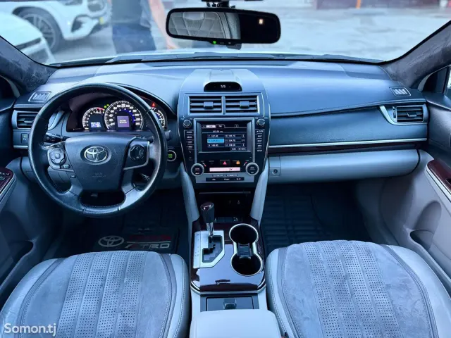 Toyota Camry 2013 · 2.5 AT