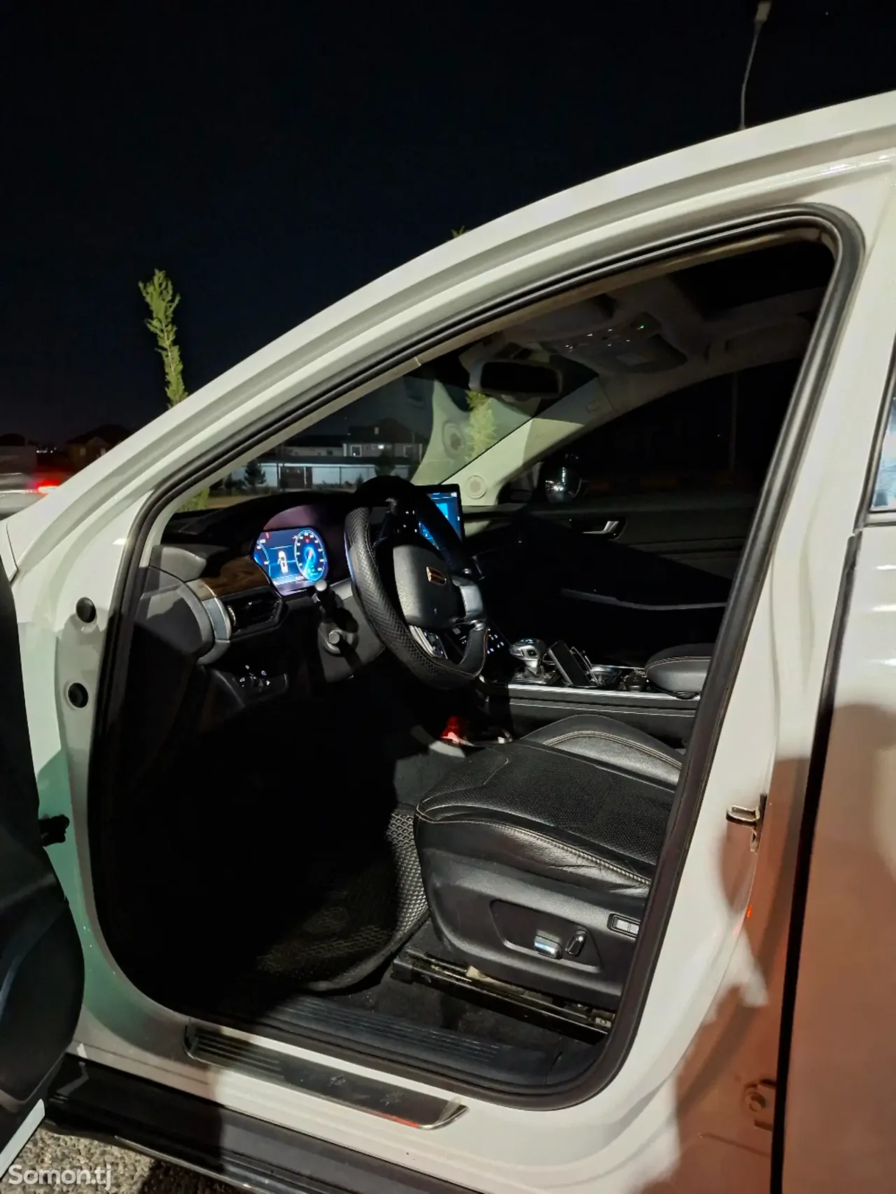 Hongqi E-HS3 2020 · AT