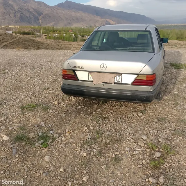 Mercedes-Benz W124 1989 · 1.5 MT