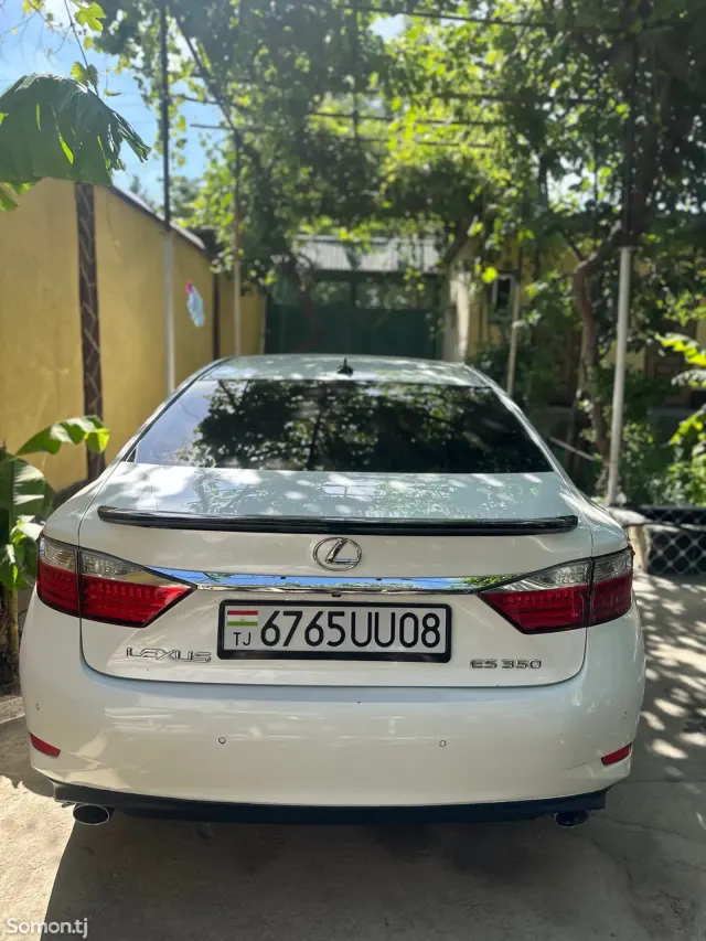 Lexus ES series 2013 · 3.5 AT