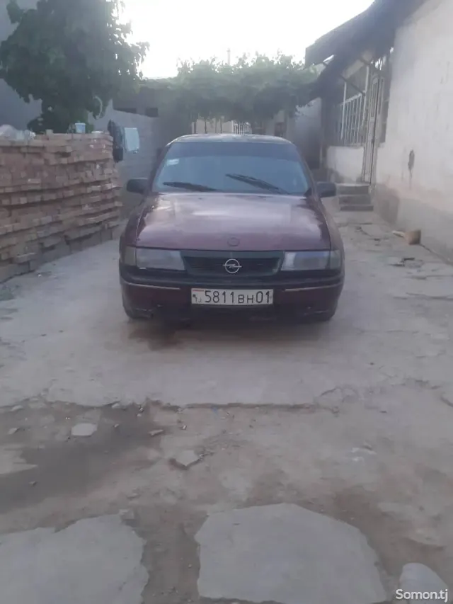 Opel Vectra A 1993 · 1.6 MT