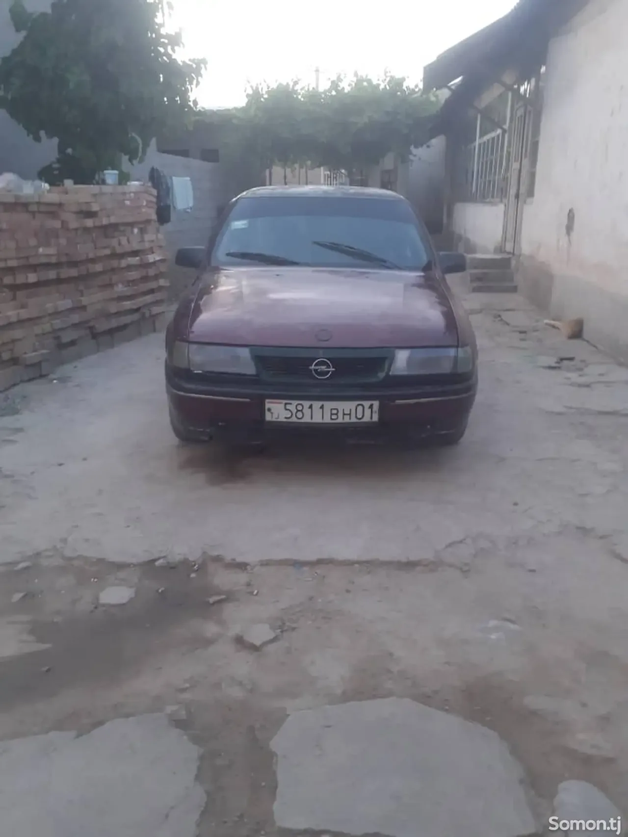 Opel Vectra A 1993 · 1.6 MT