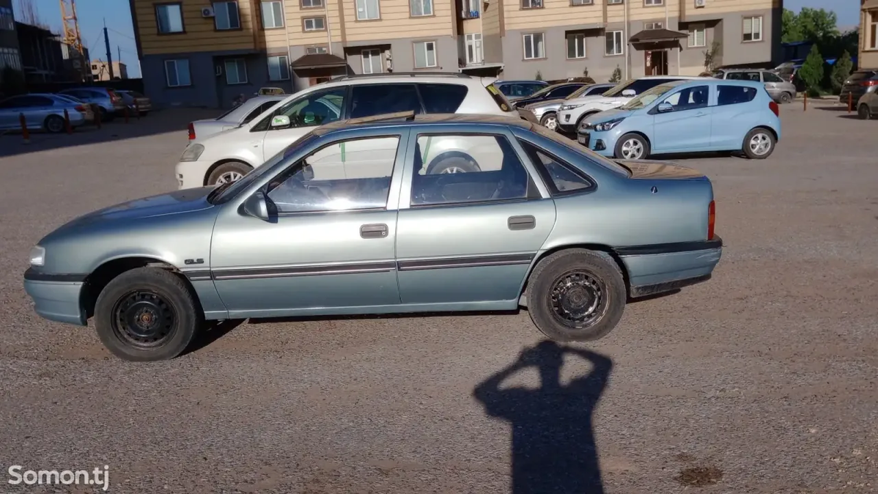 Opel Vectra A 1991 · 1.6 MT