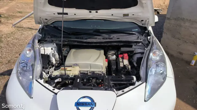 Nissan Leaf 2017 · AT