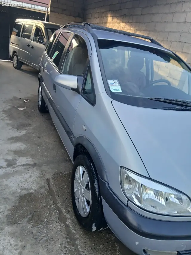 Opel Zafira 2001 · 1.8 MT