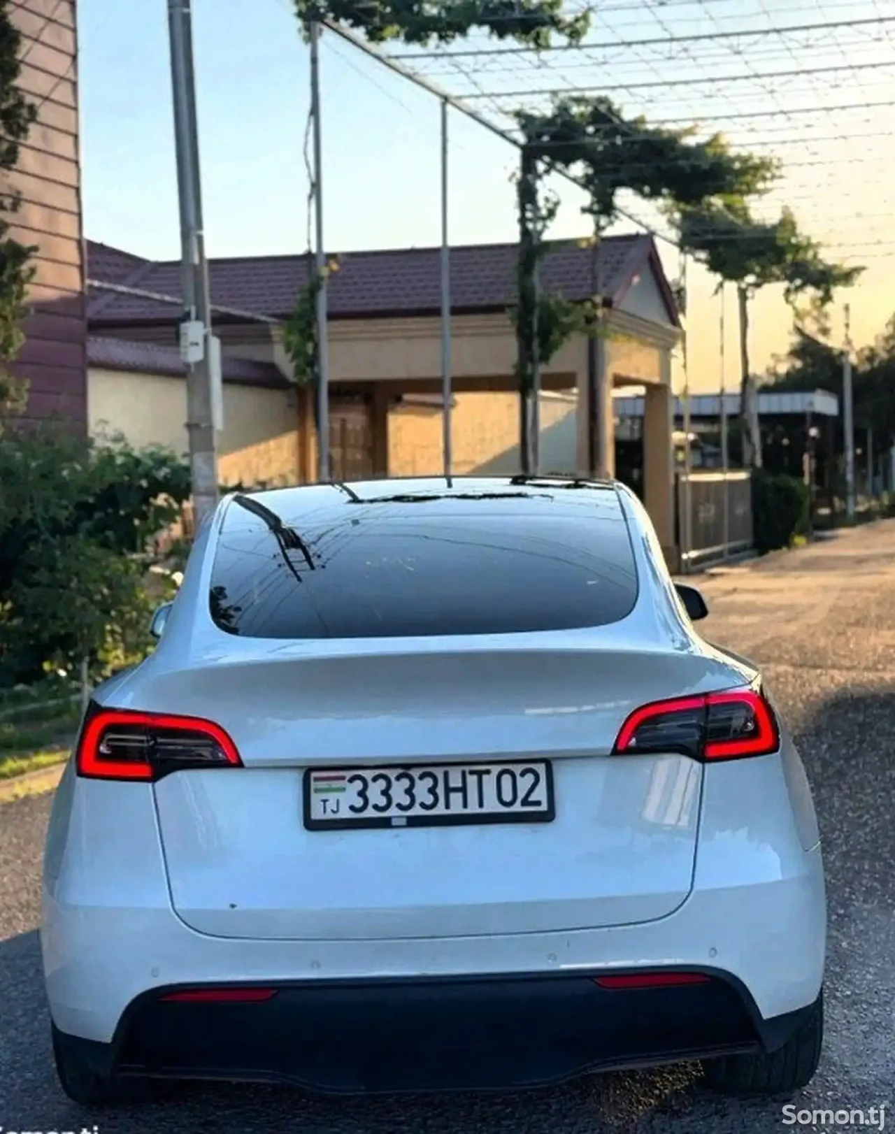 Tesla Model Y 2021 · AT
