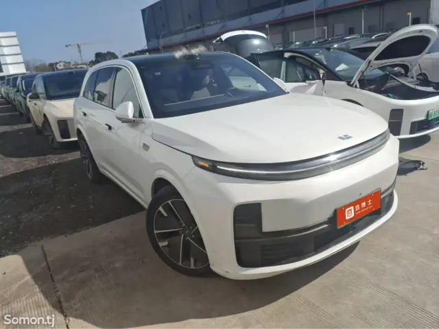 Li Auto (Lixiang) L7 2025 · AT