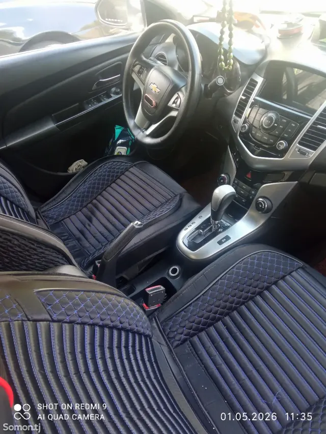 Chevrolet Cruze 2011 · 1.8 AT